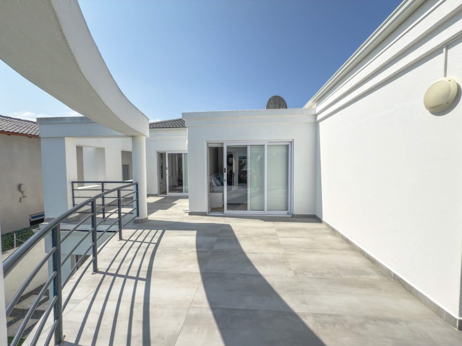 5 Bedroom Property for Sale in Sunset Beach Western Cape